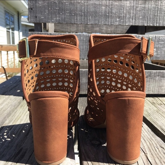 5️⃣🌟 SZ 8-10! Cognac Perforated Booties! NEW! - Picture 6 of 7